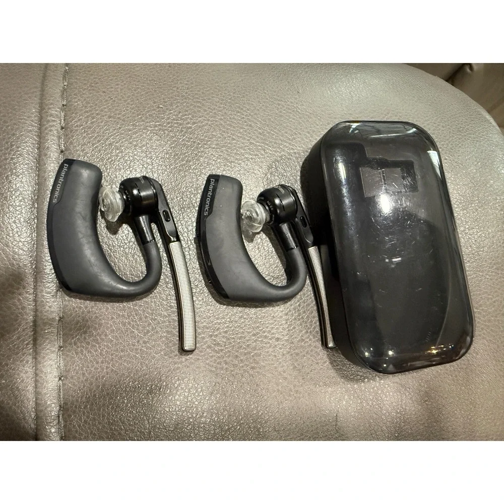 Plantronics Voyager Legend Bluetooth 2 Headset Bundle with‎ Charging Case Black